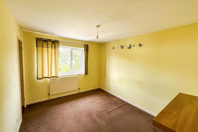 8, Pine Walk, Corby photo 4