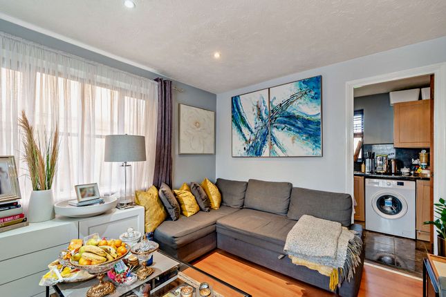 Flat for sale in Lewis Road, Mitcham