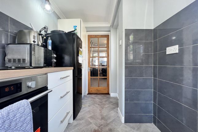16, Parade Road, Ipswich photo 2