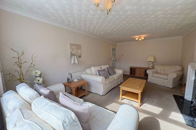 68, The Round Meade, Maghull photo 2