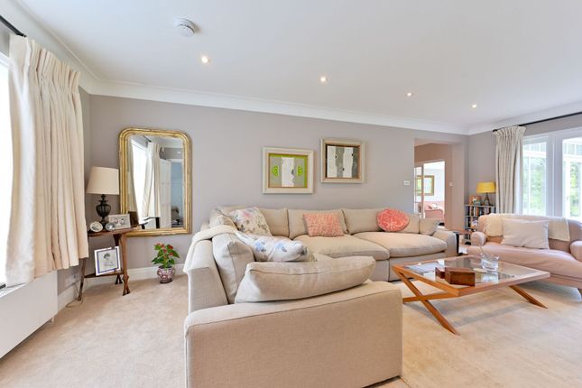 Roedean Crescent, Roehampton photo 4