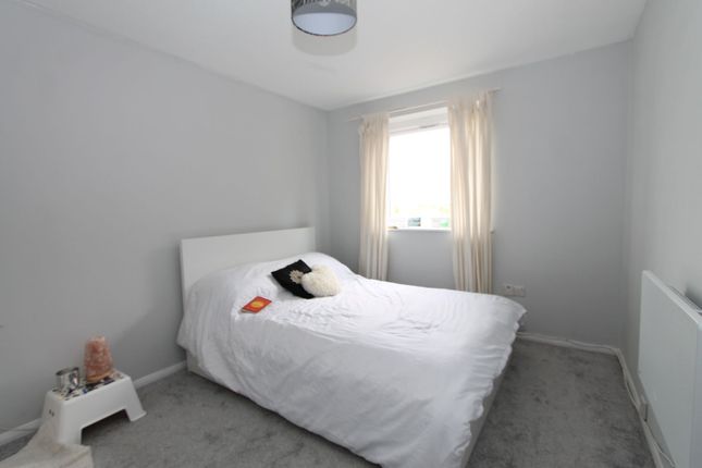 54 Huxley Close, Northolt photo 3