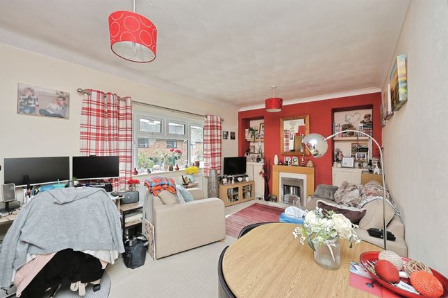 37, Thurling Plain, Norwich photo 4