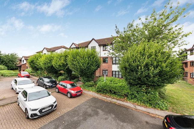 Thumbnail Flat for sale in Bishops Court, Greenhithe