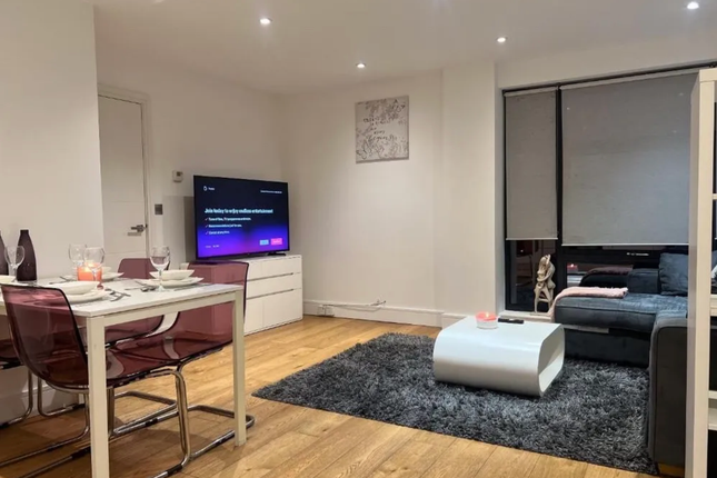 4 Omega Terrace, High Road, Wood Green photo 5