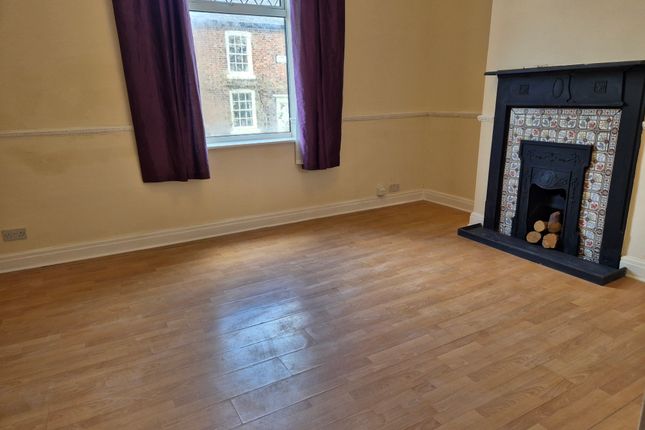 Flat to rent in High Street, Frodsham