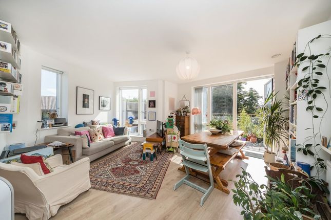 62, John Barker Court 12-14, Brondesbury Park, London photo 2