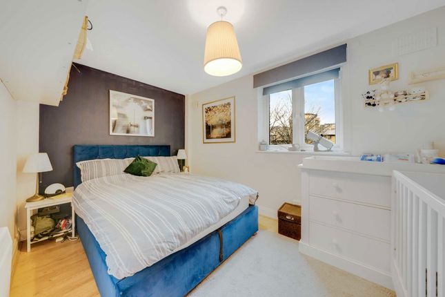 33, Temeraire Place, Brentford photo 4
