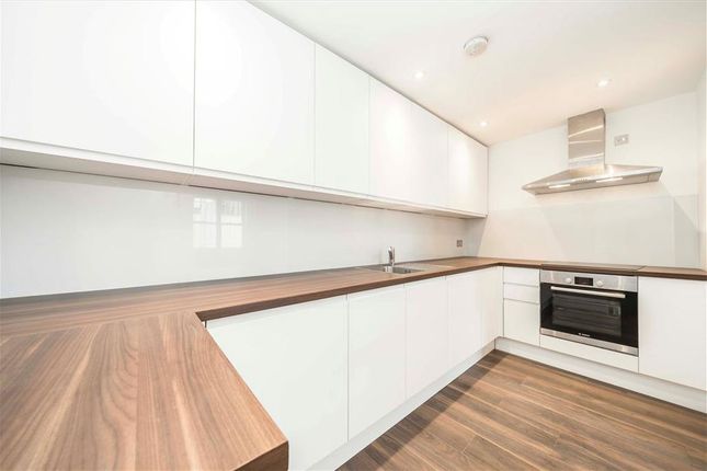 Basement Flat, 423, New Cross Road, London photo 4