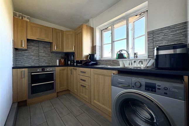 43, Swiftsure Road, Grays photo 4
