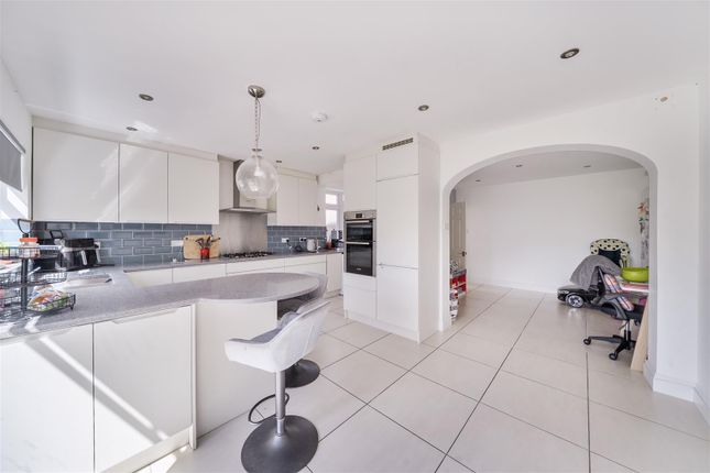 7, Barton Way, Rickmansworth photo 3