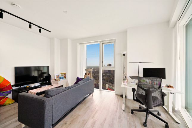 2-bed flat on 1906 ICON TOWER, £600,000