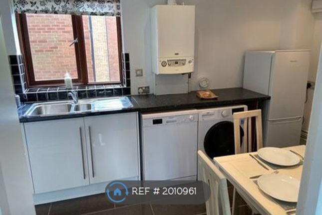 Flat to rent in Abernethy Square, Maritime Quarter, Swansea