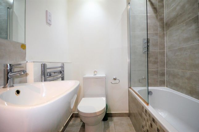 Flat for sale in Buckingham Street, Aylesbury