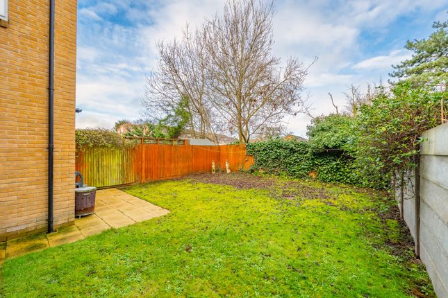 15 Sloane Court, Isleworth photo 4