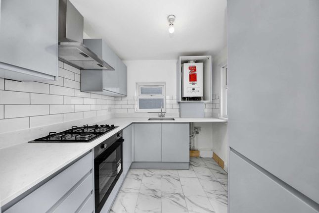Flat for sale in Claude, Leyton