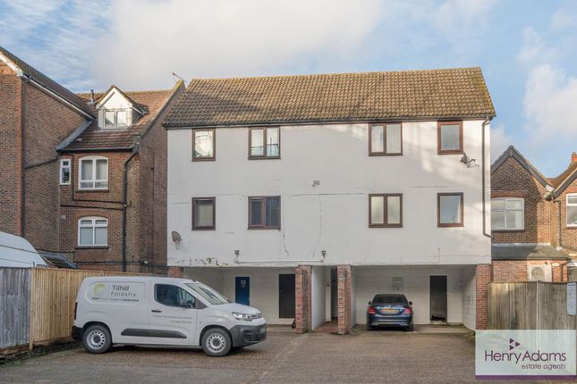 Studio flat on Flat 2, 46 Charles Street, Petersfield, £95,000