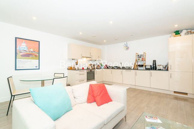 Flat to rent in Spa Road, Bermondsey