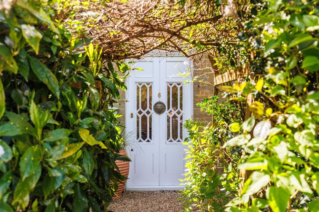 2-bed house on 6, Osborne Cottage, East Cowes, £395,000
