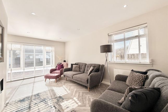 28, Fergus Gardens, Hamilton photo 2