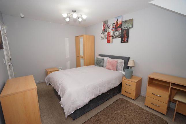 Room to rent in Corn Mill Drive, Farnworth, Bolton