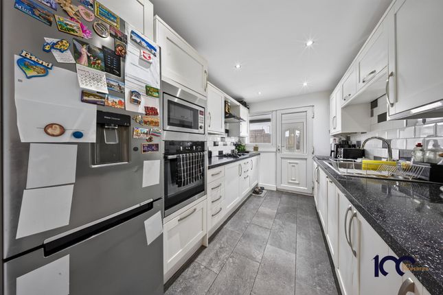 59 Edinburgh Way, Basildon photo 5