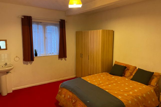 Thumbnail Room to rent in Station Street, Wednesbury