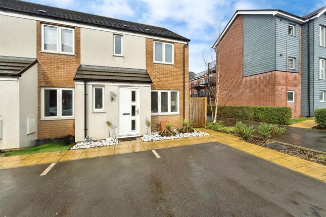 Thumbnail End terrace house for sale in Tilling Green, Dunstable