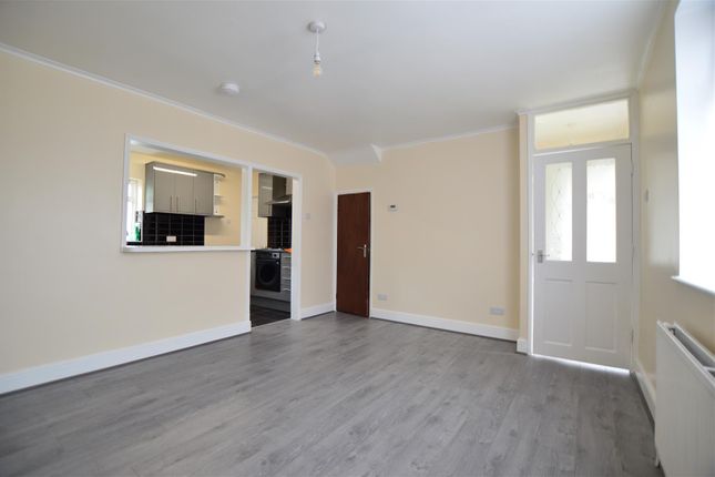 15, St. Elmo Crescent, Slough photo 2