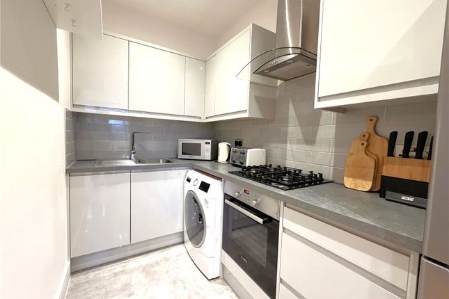 Flat 22,, Oak House, Fleet photo 4