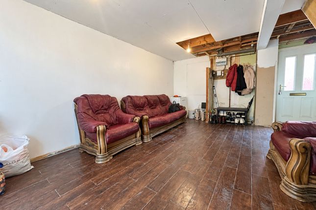 20 Davison Close, Leicester photo 3