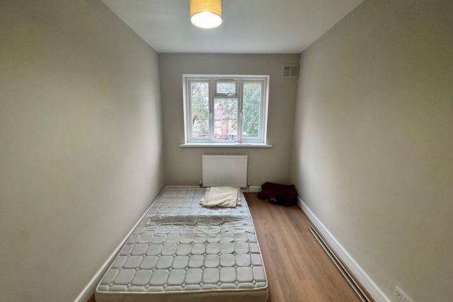 227 Beverley Drive, edgware photo 3