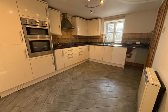 6 Lake Mews, Yeovil photo 4