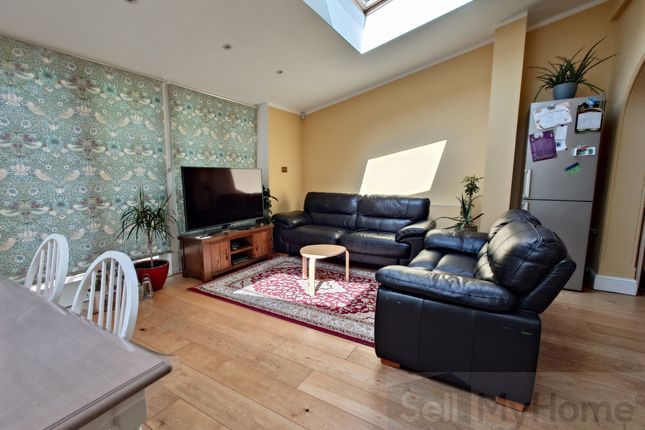 74 Blenheim Crescent, South Croydon photo 4