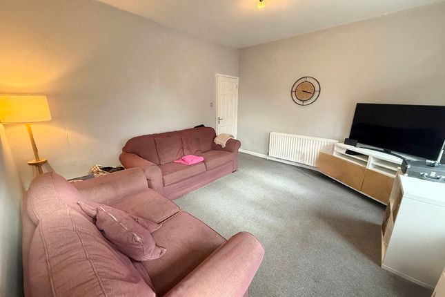 65a, Leighton Road, Wing photo 2