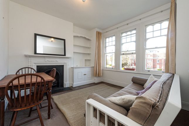 Flat to rent in Weir Road, Balham