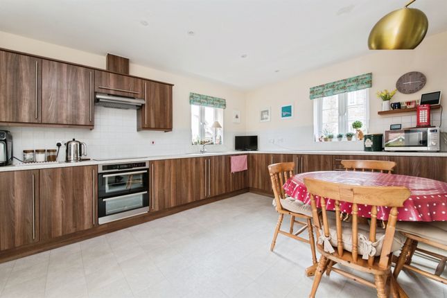 52, Post Coach Way, Exeter photo 4
