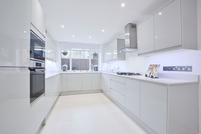 Flat to rent in Harley Road, Swiss Cottage