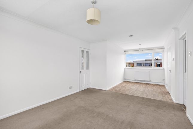 11, Hazelbank Court, Chertsey photo 4
