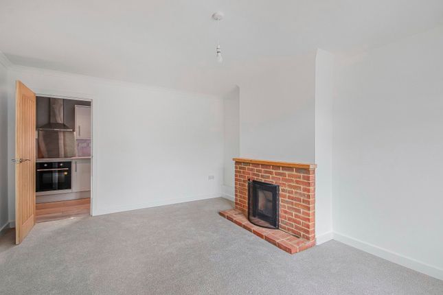 14 Skeynes Road, Edenbridge photo 4