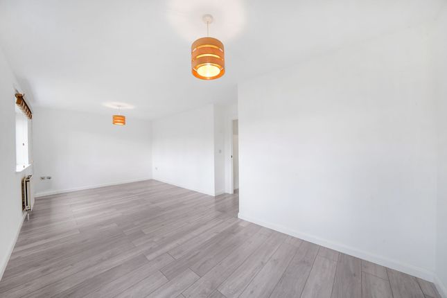 56 Friars Close, Ilford photo 2
