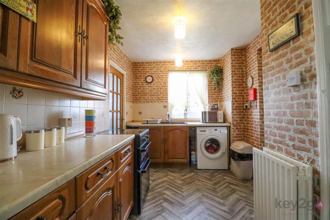 8, Foxwood Drive, Sheffield photo 4