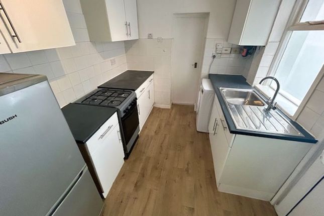 13, Guppy Street, Swindon photo 4
