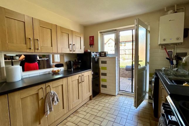 77, Newport Road, Caldicot photo 3
