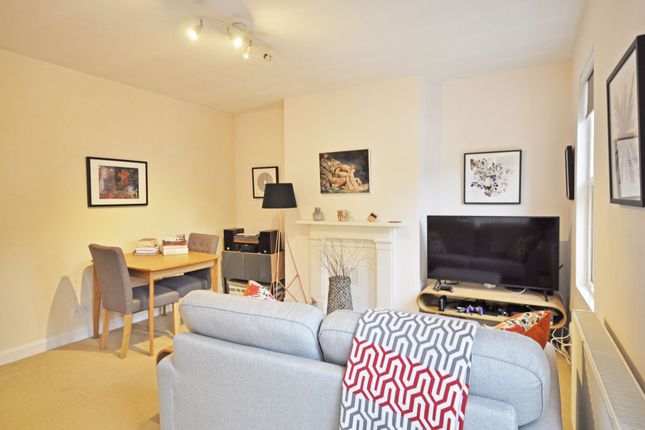 Upper Richmond Road West, London photo 2