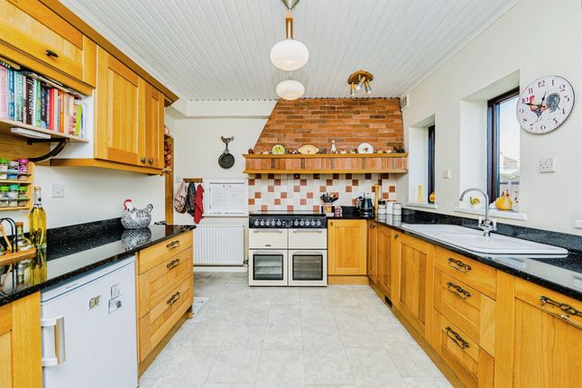 2, Flatholme Way, Porthcawl photo 4