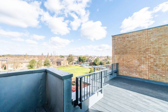 Flat to rent in Venice House, Mitcham