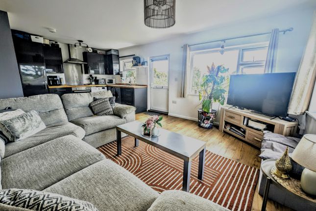 1a Trevassack Court, Hayle photo 4