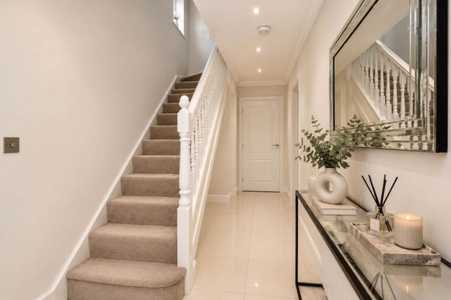 Chaucer Grove, Borehamwood photo 4