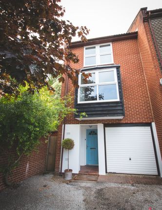 Shared accommodation to rent in Woodlands Way, Southampton